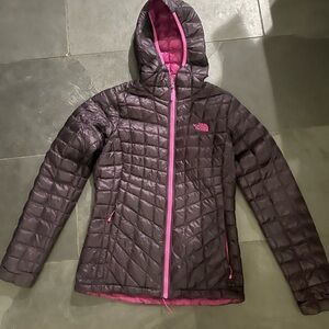 The North Face Women's Dark Purple Puffer Jacket thermoball XS/TP insulated
